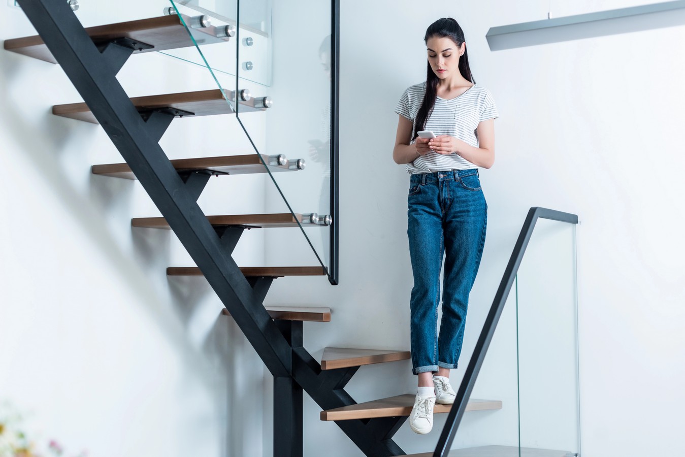 Steel stringer staircase in Kippa-Ring home
